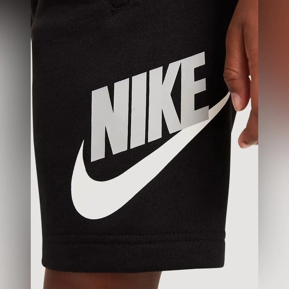 NIKE Boy’s Club Fleece Shorts sz 6, NWT